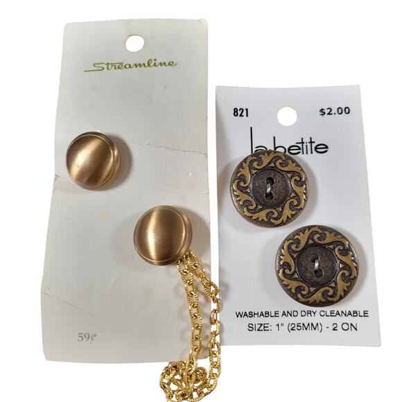 Lot of Vintage Mixed Buttons La Mode, Le Chic, Streamline & More on Cards - Picture 7 of 14